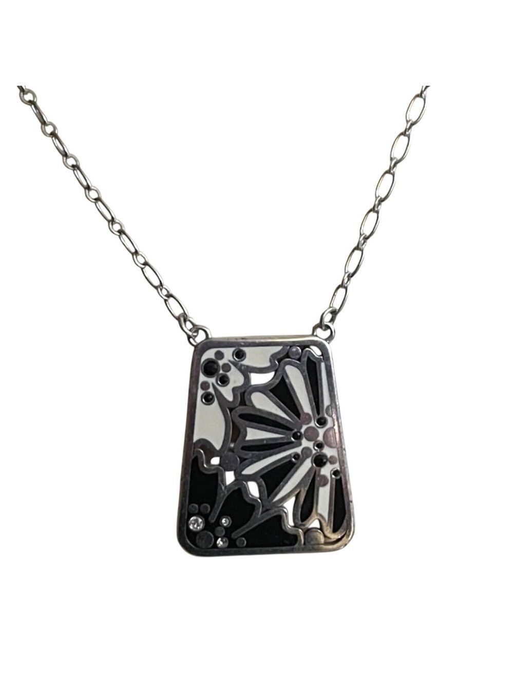 BRIGHTON OP COLLECTION BLACK WHITE FLOWER PENDANT NECKLACE SIGNED 3085